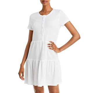 Monrow Inc//Whit S/S Henley Ruffle Dr//Color: White//Size: S